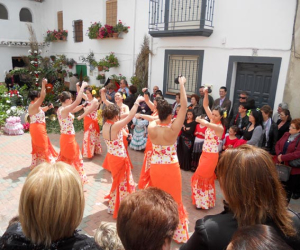Como cada año las flores engalanaron los ya hermosos rincones de Játar