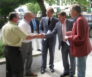 El consejero de Medio Ambiente y el alcalde de Alhama entregan las concesiones de riego de 221 hectáreas