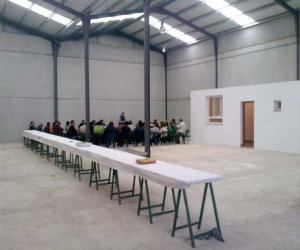 Los ganaderos celebran la primera reunión en sus nuevas instalaciones