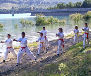 El kárate de Arenas del Rey en escenarios naturales
