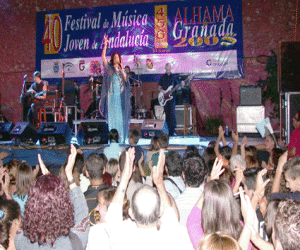 Diana Navarro encandila a los alhameños