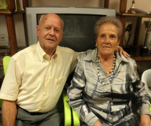 El centro de mayores de Santa Cruz del Comercio homenajeó a Eduardo López y Visitación Almenara