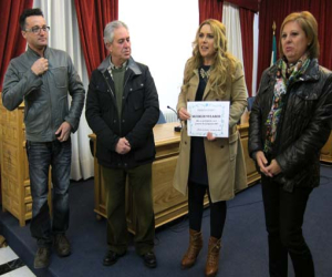 Mueble Velasco gana el concurso de escaparates y dona el premio al Centro Ocupacional