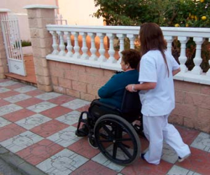 Las trabajadoras de ayuda a domicilio de Alhama preocupadas por su futuro laboral