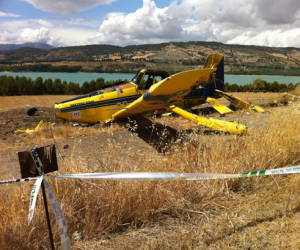 El accidente del avión del Infoca en septiembre pasado cerca del pantano se produjo al chocar la aeronave con cables eléctricos