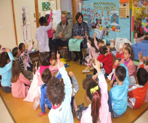 Los abuelos protagonistas de infantil en el CEIP Cervantes