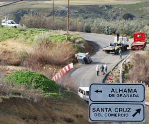 La carretera se cobra otro accidente, afortunadamente sin daños personales