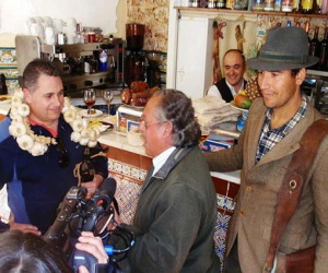 El bar El Tigre de Alhama se convierte en plató de televisión