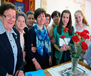Centro de adultos; la belleza de la palabra simbolizada en una flor