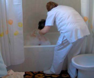 Las despedidas de ayuda a domicilio acusan al Ayuntamiento de generar paro