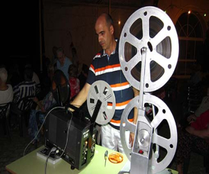  Proyección de películas en súper ocho sobre nuestra historia más reciente