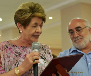 Antonio Arenas recibe el reconocimiento de los maestros de la promoción 1965/68 a los que ayudó a reencontrarse