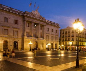 Manuel Fernández, natural de Arenas del Rey, aspira a ser alcalde de Barcelona