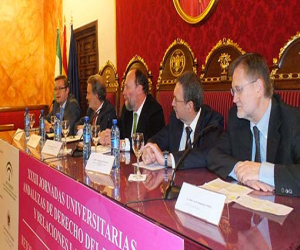 La Junta prepara un programa para que los jóvenes reciban ofertas de empleo o prácticas cuando terminen sus estudios