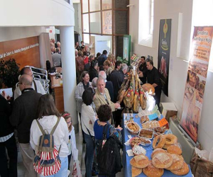 Cuarenta empresas alhameñas participan de diferente forma en el Día de Alhama de Granada en Málaga