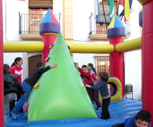 Jayena da la bienvenida a la primavera con una fiesta infantil