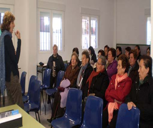 Charla informativa sobre  la historia de las mujeres en el centro Guadalinfo de Jayena