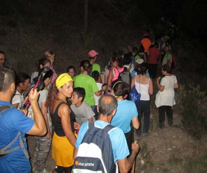 Ciento veinte senderistas participan en la primera ruta nocturna del Club Senderista Navachica