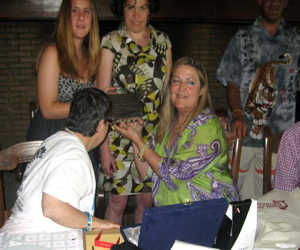 Emotiva despedida de Auxi, voluntaria del centro ocupacional El Lucero