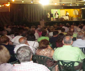 El Centro de Participación Activa de Mayores llena de risas el Patio del Carmen