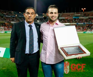 José Ignacio Molina recibe un reconocimiento por parte del Granada CF