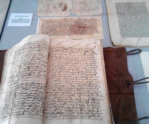 Exposición de documentos históricos en Zafarraya