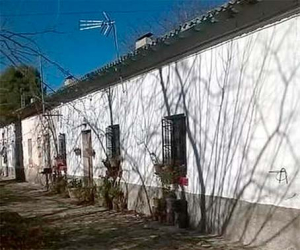 IU denuncia "amenazas de desahucio y cortes de agua" a los vecinos de los Bermejales