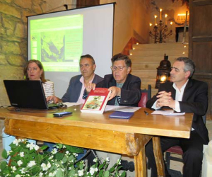 Salvador Raya presentó su nuevo libro dedicado a la genealogía, historia y sociedad alhameña entre 1482 y 1835
