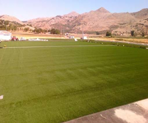 La alcaldesa de Zafarraya, Rosana Molina, sigue luchando para recuperar la subvención del campo de fútbol