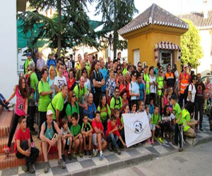 Ciento cincuenta y cinco senderistas bajo la luna llena más solidaria de Jayena