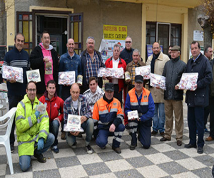 La Asociación Cultural el Tren del Llano congrega coches clásicos y de película en su segunda concentración 