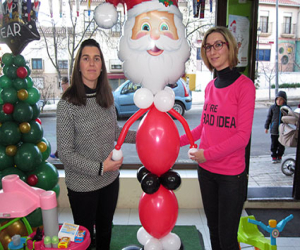 Papá Noel visita el Bazar Molina y a Globos para todos