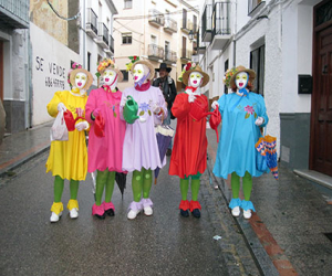 A mal tiempo, cara tapada o el Domingo Piñata pasado por agua