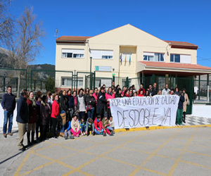 Manifestación en Zafarraya para solicitar el desdoble del segundo curso 