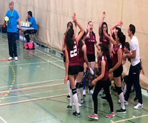 El voleibol alhameño sigue dando la cara