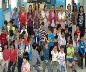 El AMPA del Conde de Tendilla donó una ludoteca a la gente más menuda