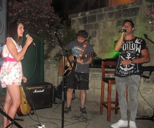 Encuentro acústico de Alberto Aibar con sus seguidores... en El Encuentro