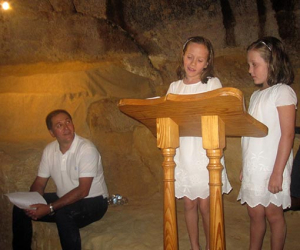 Veteranía y savia joven en el recital poético de las Mazmorras