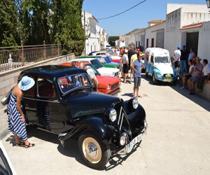 Medio centenar de coches en la III Concentración de vehículos Clásicos de Cacín