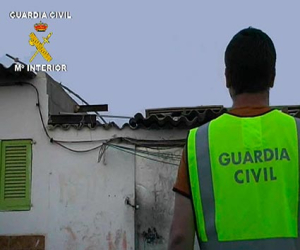 Detenido en el tejado de su exmujer sobre la que tenía orden de protección