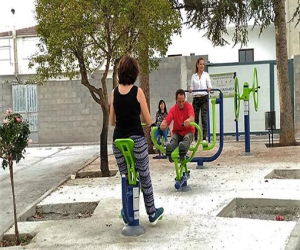 Jayena estrena un nuevo parque saludable para mayores, en el Corralón