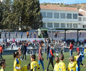 Los peques de la UD Alhameña también compiten en una jornada de sol, fútbol y buen ambiente contra Huétor Tájar