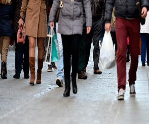 La Junta anima a ayuntamientos y entidades de Granada a solicitar ayudas para centros comerciales abiertos