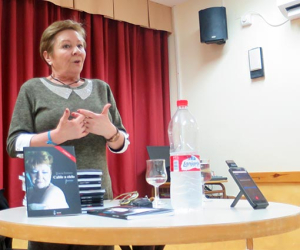 Gracia Romero presentó su poemario a sus paisanos de El Turro