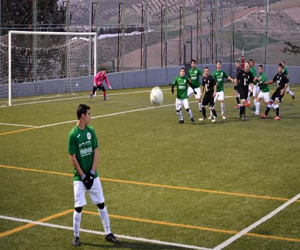 La UD Alhameña vuelve a posición de ascenso tras vencer cómodamente a Dehesas de Guadix