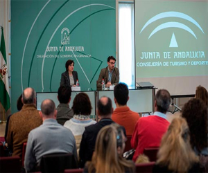 La Junta entrega a 67 clubes deportivos de la provincia las ayudas para el  fomento del deporte entre la población juvenil