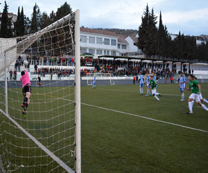 Reparto de puntos en el derbi que aleja las posibilidades de ascenso de la UD Alhameña