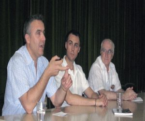 El primer edil califica el nuevo libro de Salvador Raya sobre el Campo de Zafarraya de “riguroso estudio para el conocimiento de nuestra historia”