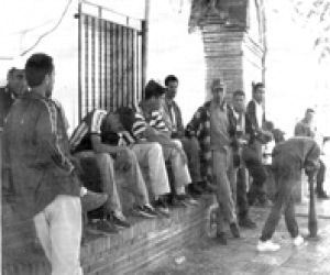 Los inmigrantes pagan 'rentas abusivas' en Zafarraya por vivir hacinados