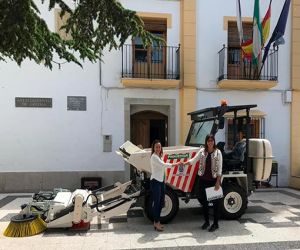 El Ayuntamiento de Jayena adquiere un dumper barredora para mantenimiento y limpieza